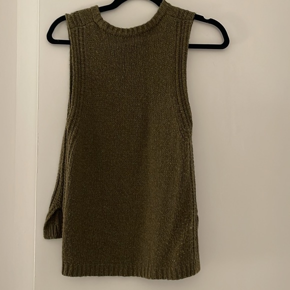 Madewell olive green sleeveless sweater - Picture 2 of 2